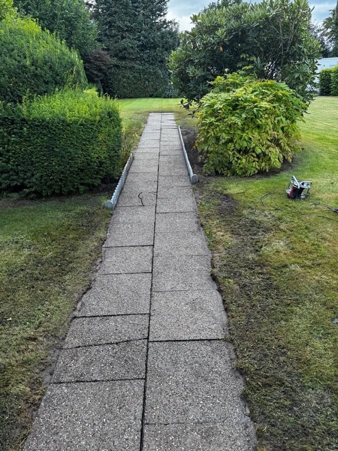 Gehweg nachher - sauber