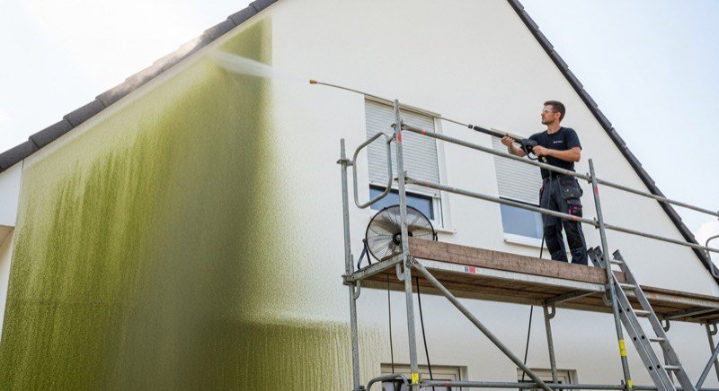 Fassadenreinigung - Algen und Grünbelag entfernen